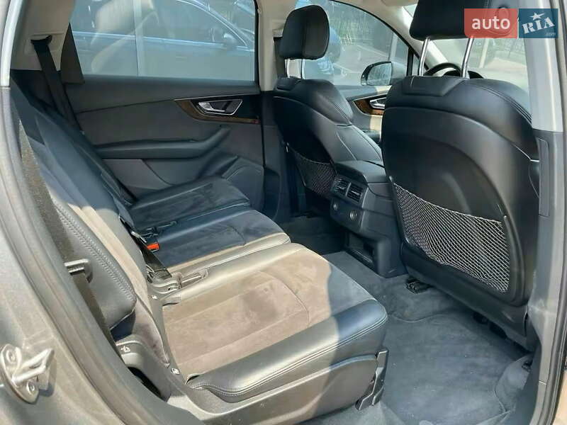 Внедорожник / Кроссовер Audi Q7 2015 в Киеве