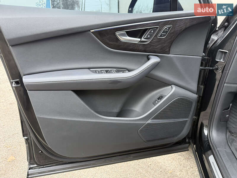 Позашляховик / Кросовер Audi Q7 2023 в Дніпрі