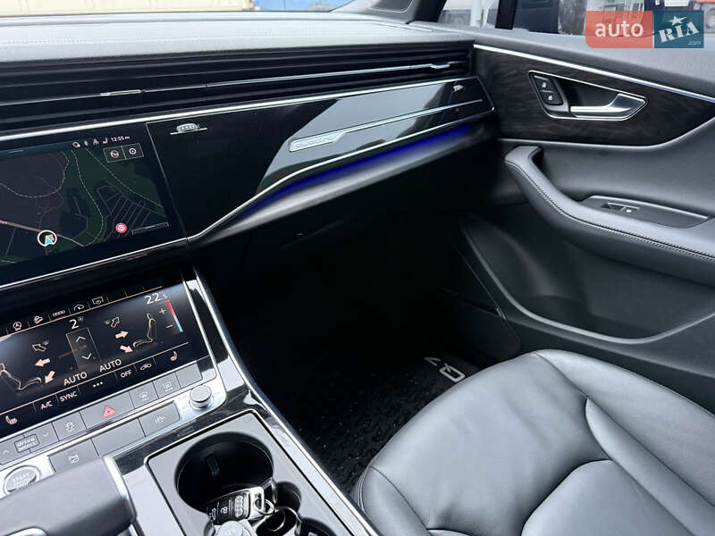Позашляховик / Кросовер Audi Q7 2023 в Дніпрі