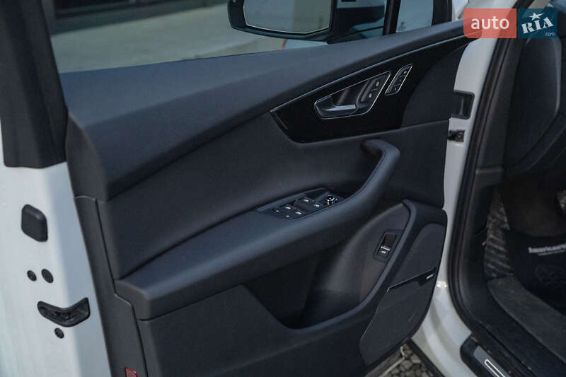 Внедорожник / Кроссовер Audi Q7 2020 в Черновцах