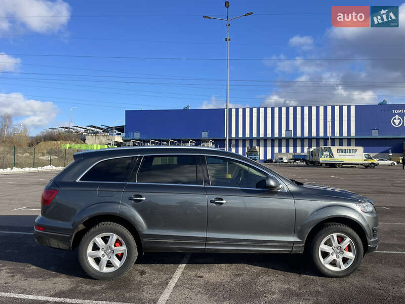 Позашляховик / Кросовер Audi Q7 2015 в Рівному