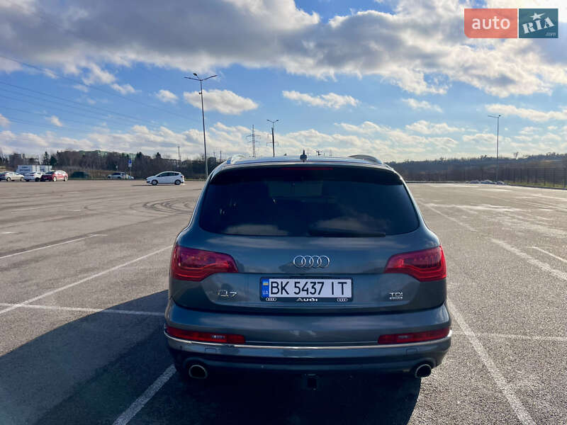 Позашляховик / Кросовер Audi Q7 2015 в Рівному