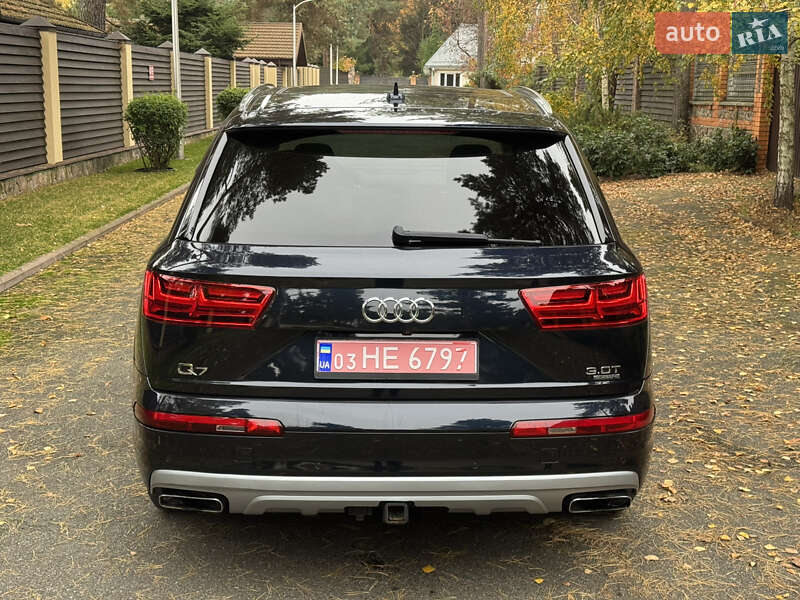 Позашляховик / Кросовер Audi Q7 2017 в Києві