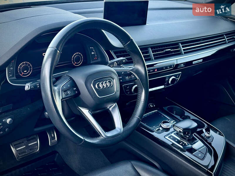 Внедорожник / Кроссовер Audi Q7 2017 в Киеве