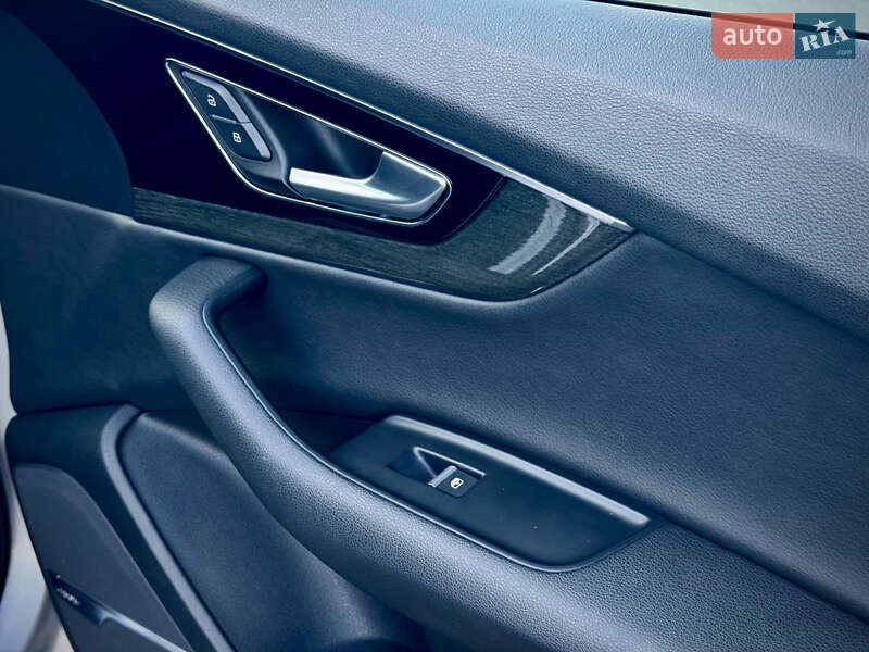 Внедорожник / Кроссовер Audi Q7 2017 в Киеве