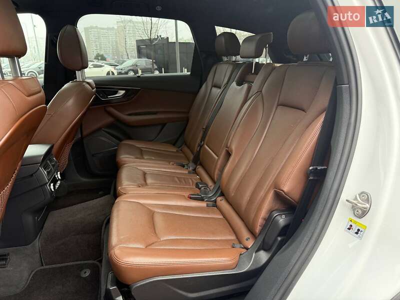 Позашляховик / Кросовер Audi Q7 2016 в Києві