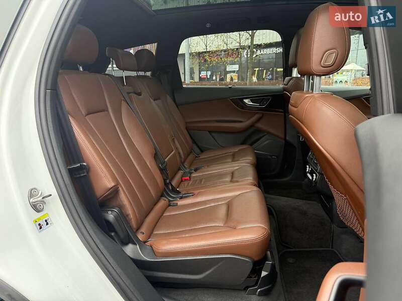 Позашляховик / Кросовер Audi Q7 2016 в Києві