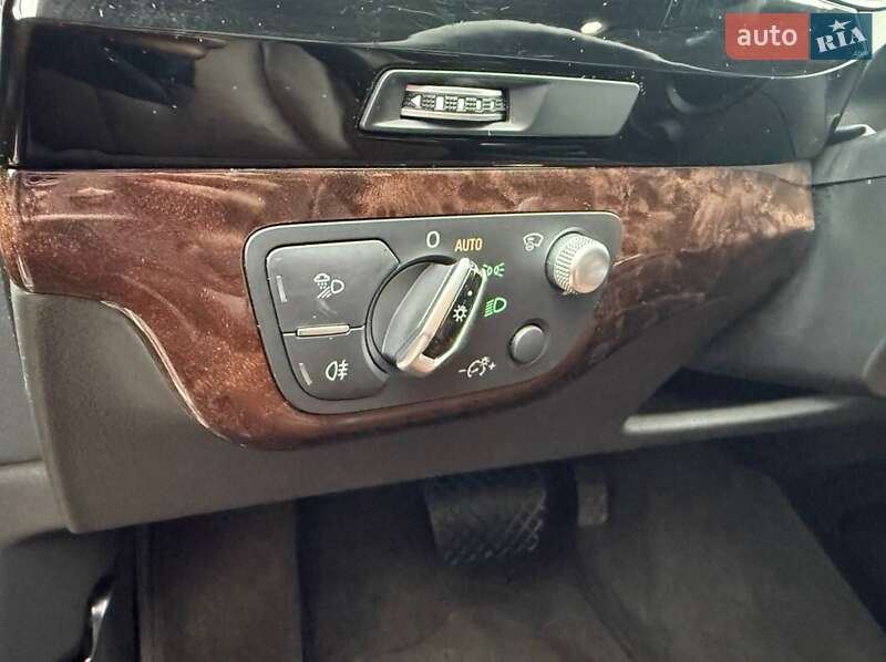 Позашляховик / Кросовер Audi Q7 2016 в Києві