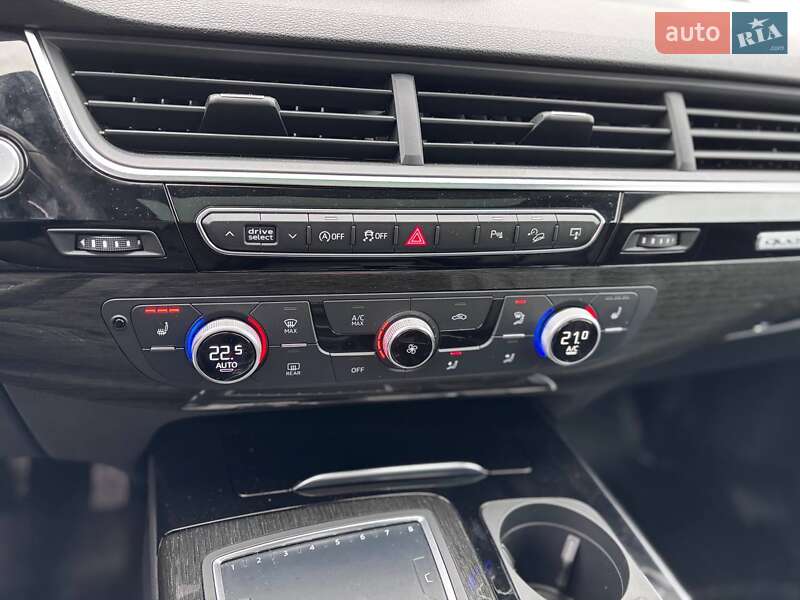 Внедорожник / Кроссовер Audi Q7 2017 в Коломые