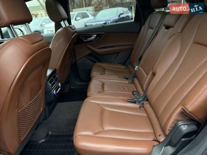 Позашляховик / Кросовер Audi Q7 2016 в Харкові