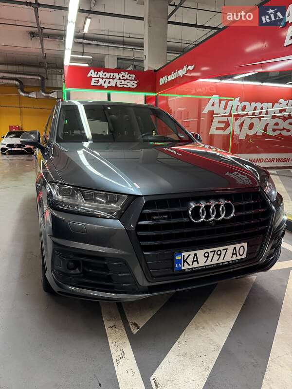 Внедорожник / Кроссовер Audi Q7 2017 в Киеве