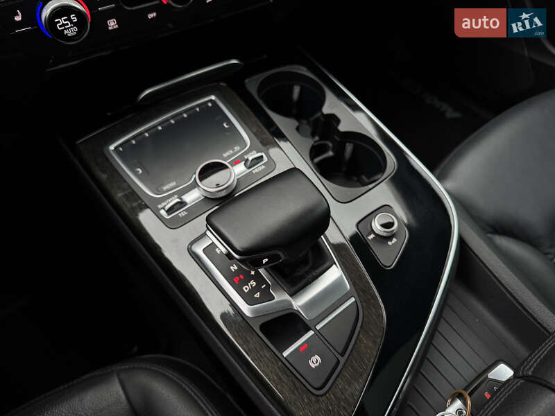 Позашляховик / Кросовер Audi Q7 2015 в Стрию