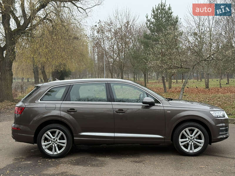 Внедорожник / Кроссовер Audi Q7 2017 в Ровно