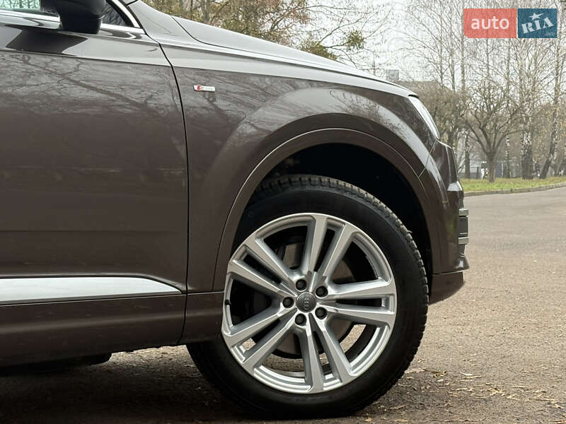 Внедорожник / Кроссовер Audi Q7 2017 в Ровно