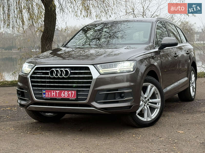 Внедорожник / Кроссовер Audi Q7 2017 в Ровно