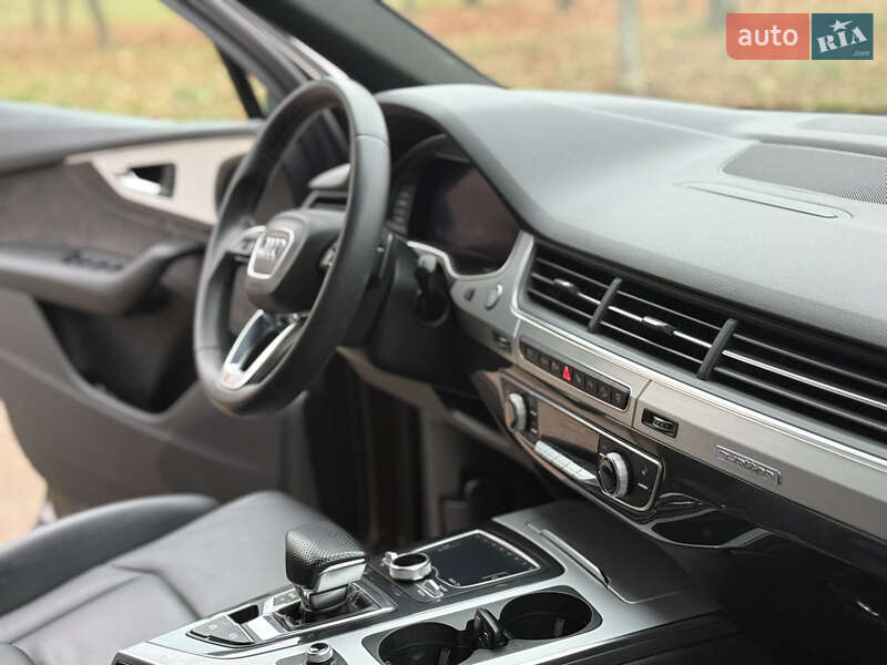 Внедорожник / Кроссовер Audi Q7 2017 в Ровно