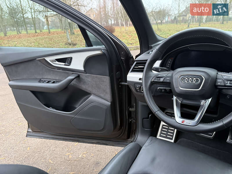 Внедорожник / Кроссовер Audi Q7 2017 в Ровно