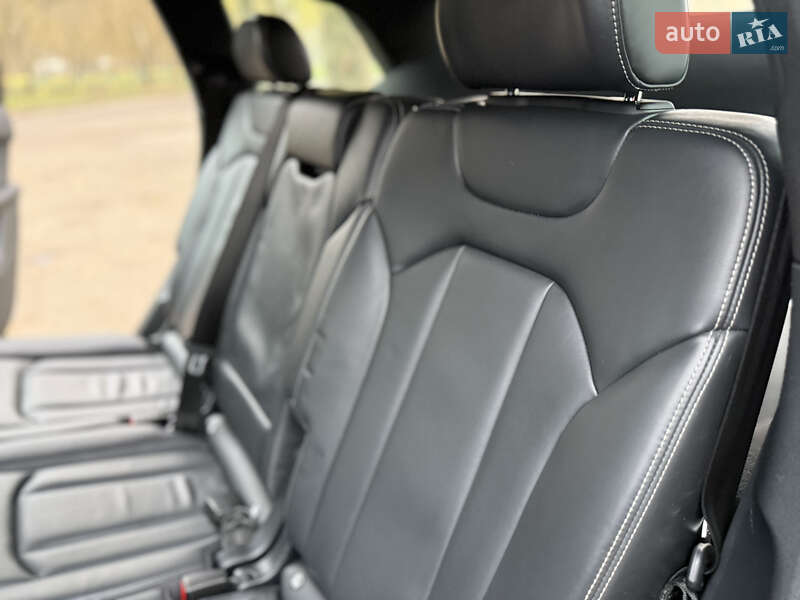 Внедорожник / Кроссовер Audi Q7 2017 в Ровно