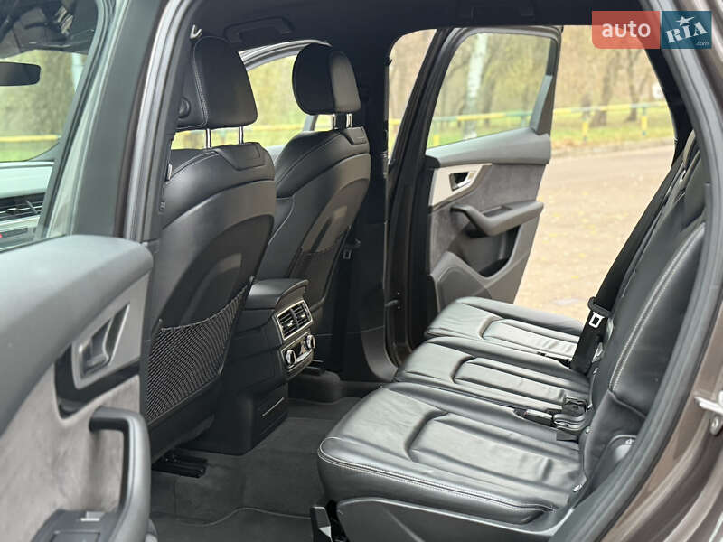 Внедорожник / Кроссовер Audi Q7 2017 в Ровно