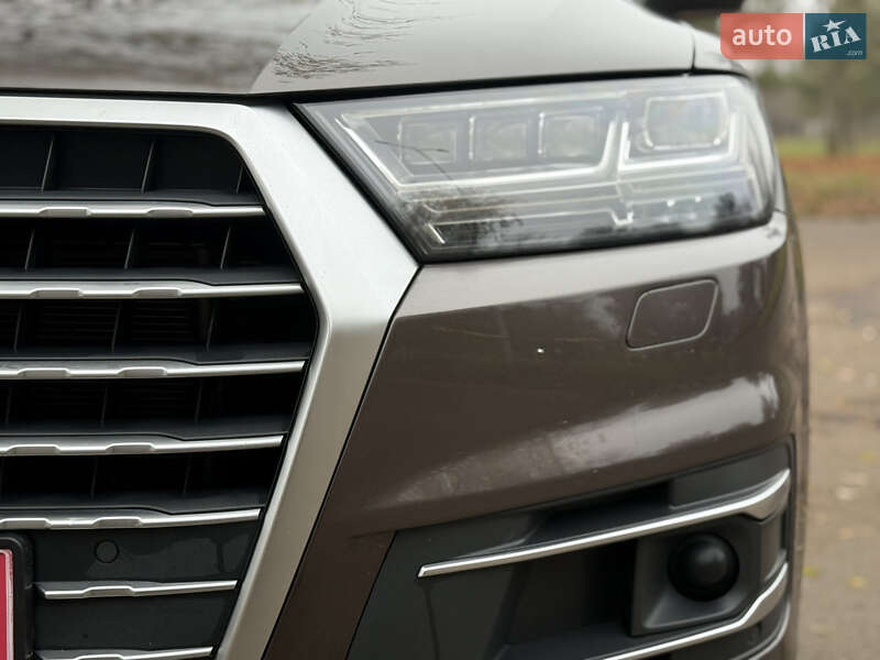 Внедорожник / Кроссовер Audi Q7 2017 в Ровно