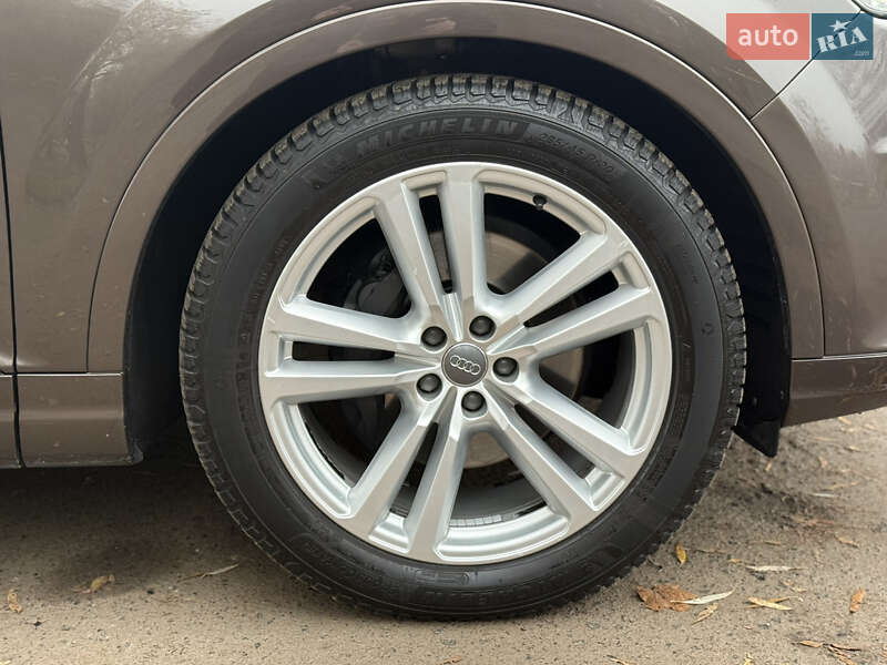 Внедорожник / Кроссовер Audi Q7 2017 в Ровно