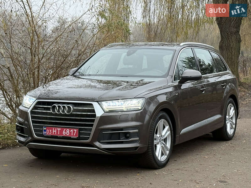 Внедорожник / Кроссовер Audi Q7 2017 в Ровно