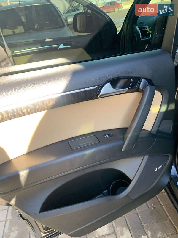 Позашляховик / Кросовер Audi Q7 2013 в Буську