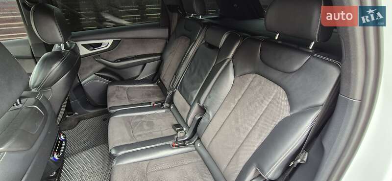 Позашляховик / Кросовер Audi Q7 2017 в Яремчі