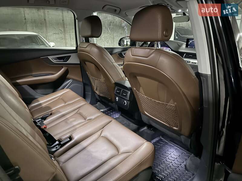 Позашляховик / Кросовер Audi Q7 2016 в Дніпрі