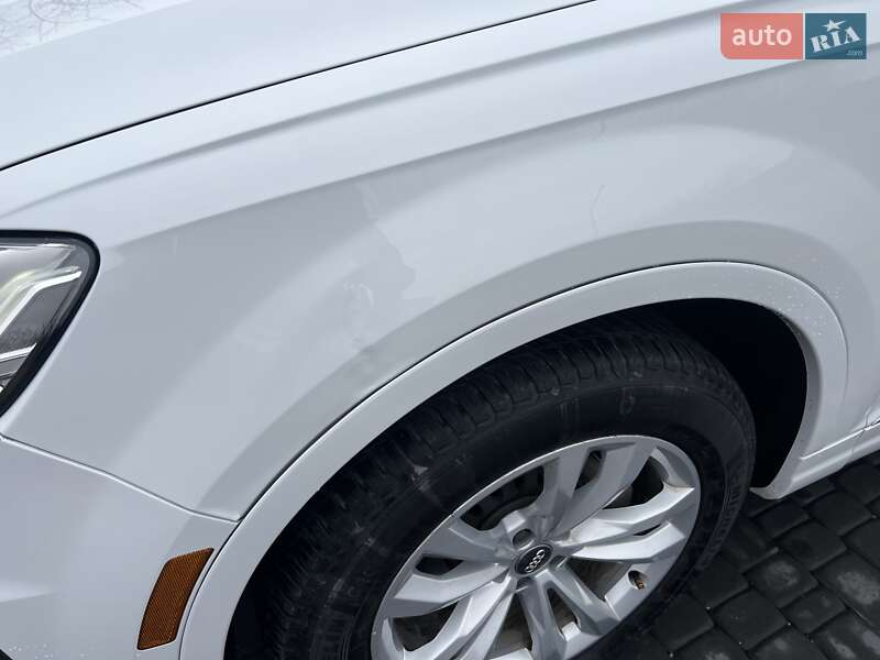 Позашляховик / Кросовер Audi Q7 2016 в Виноградові