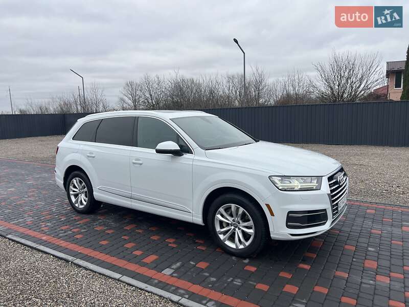 Позашляховик / Кросовер Audi Q7 2016 в Виноградові