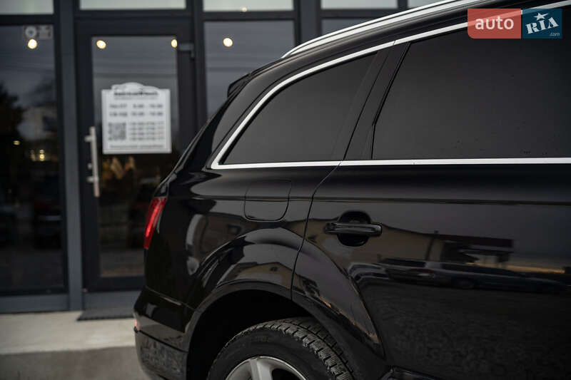 Внедорожник / Кроссовер Audi Q7 2013 в Черновцах