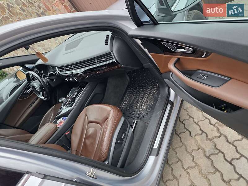 Позашляховик / Кросовер Audi Q7 2015 в Києві