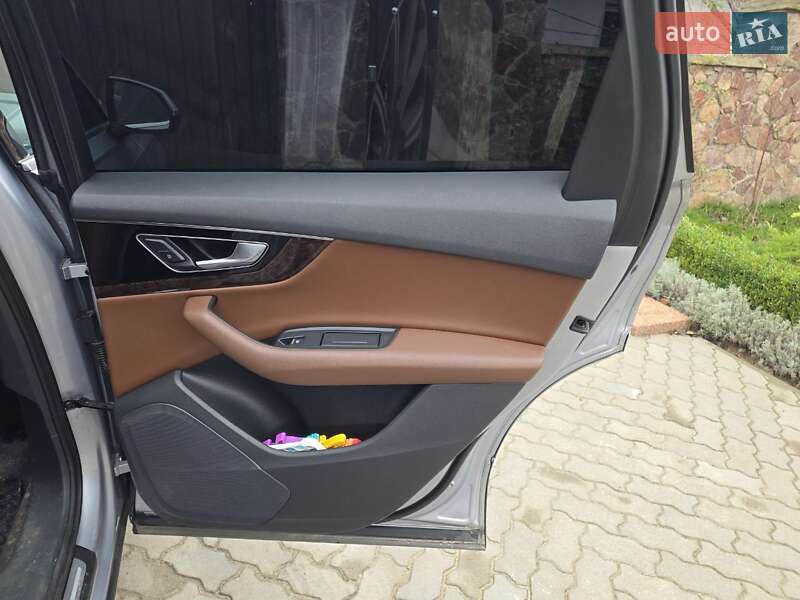 Позашляховик / Кросовер Audi Q7 2015 в Києві