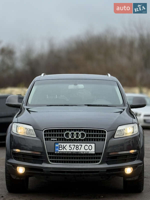 Позашляховик / Кросовер Audi Q7 2007 в Рівному