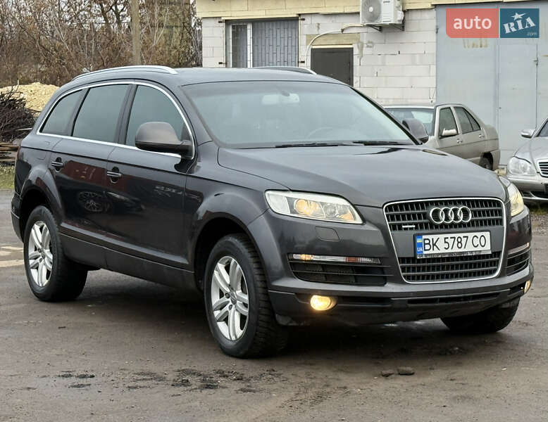 Позашляховик / Кросовер Audi Q7 2007 в Рівному