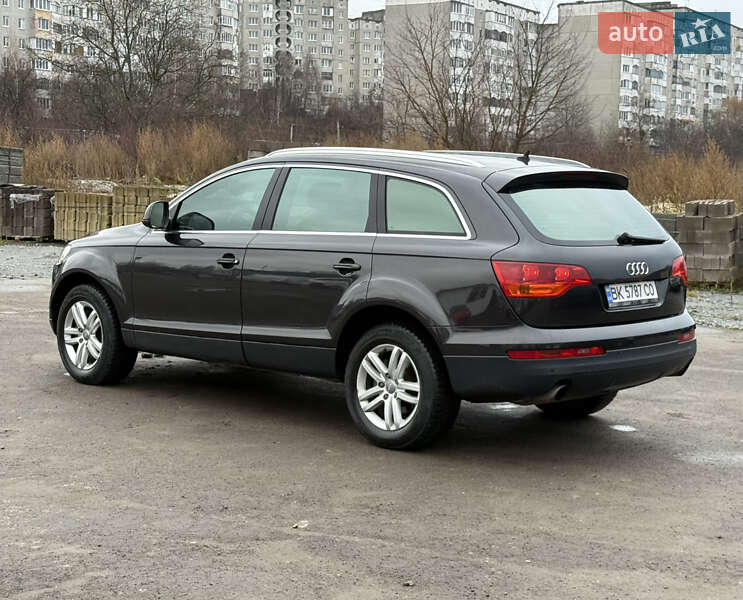 Позашляховик / Кросовер Audi Q7 2007 в Рівному