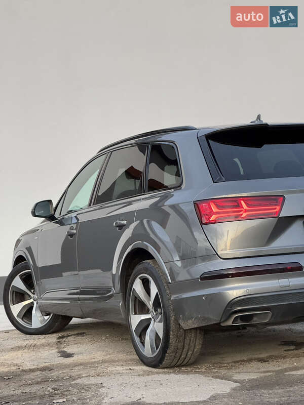 Позашляховик / Кросовер Audi Q7 2016 в Рівному