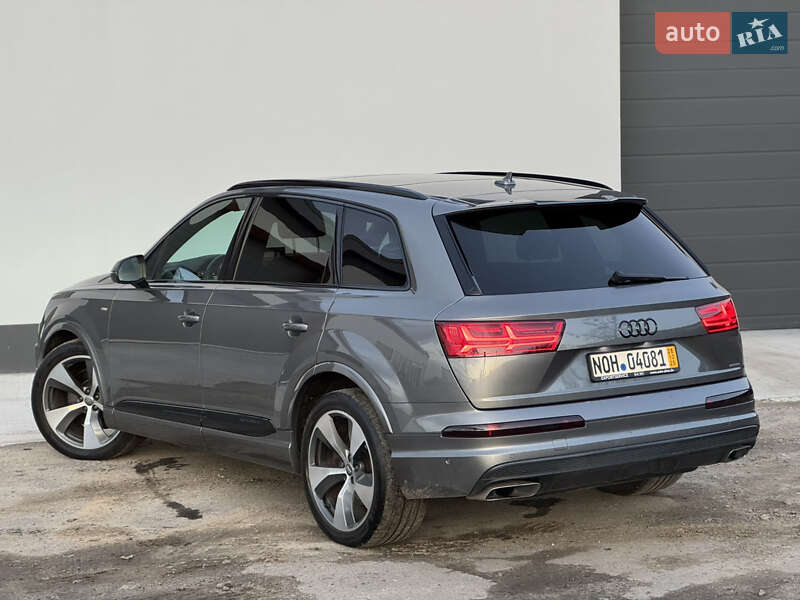 Позашляховик / Кросовер Audi Q7 2016 в Рівному