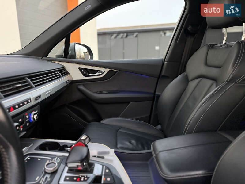 Позашляховик / Кросовер Audi Q7 2016 в Рівному