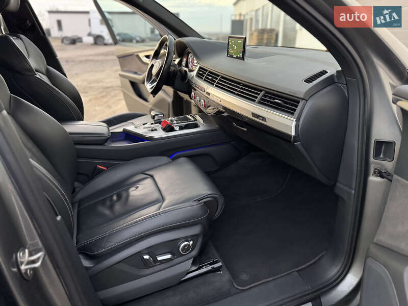 Позашляховик / Кросовер Audi Q7 2016 в Рівному