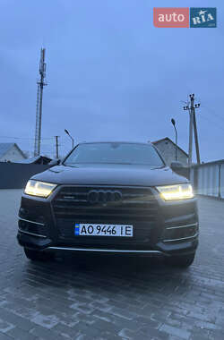 Позашляховик / Кросовер Audi Q7 2016 в Хусті
