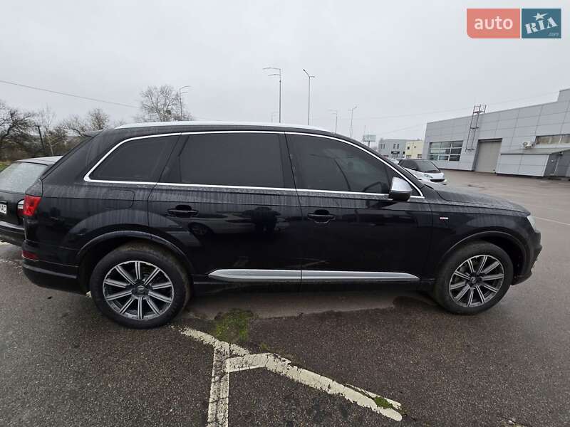 Позашляховик / Кросовер Audi Q7 2015 в Києві