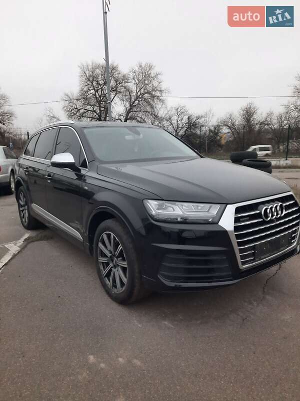 Позашляховик / Кросовер Audi Q7 2015 в Києві