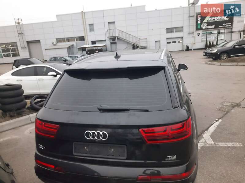 Позашляховик / Кросовер Audi Q7 2015 в Києві
