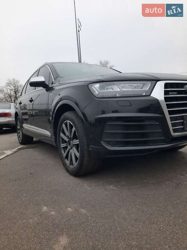 Позашляховик / Кросовер Audi Q7 2015 в Києві