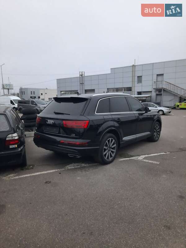 Позашляховик / Кросовер Audi Q7 2015 в Києві