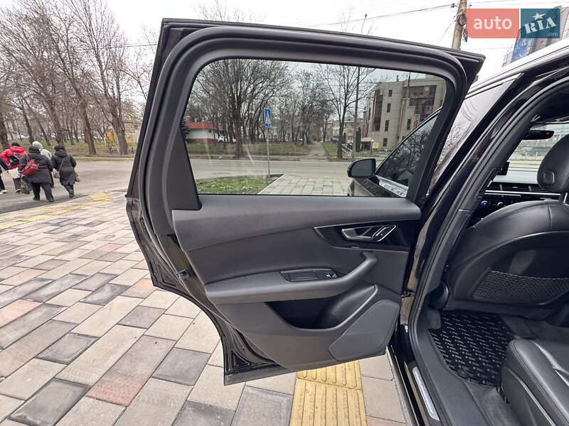 Позашляховик / Кросовер Audi Q7 2017 в Запоріжжі