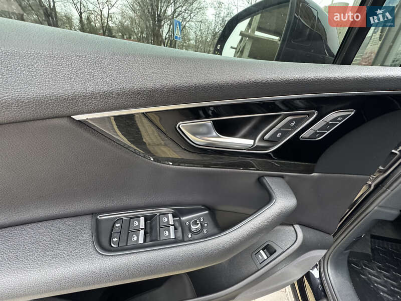 Позашляховик / Кросовер Audi Q7 2017 в Запоріжжі