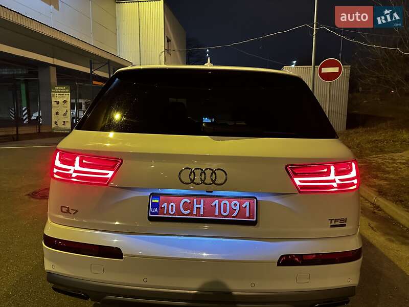 Внедорожник / Кроссовер Audi Q7 2017 в Киеве